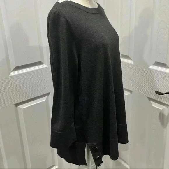 Cable and Gauge Grey sweater with big button detailing - Picture 5 of 7